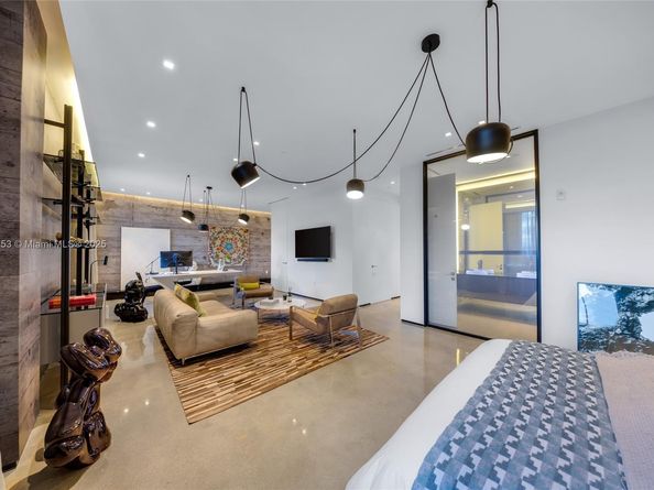 Undisclosed Address #A11915253, Miami FL 33127