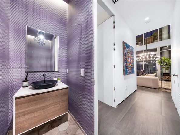 Undisclosed Address #A11915253, Miami FL 33127