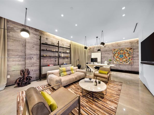 Undisclosed Address #A11915253, Miami FL 33127