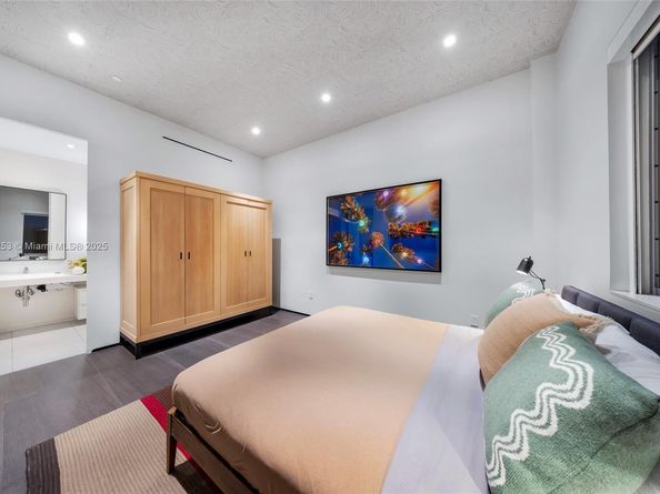 Undisclosed Address #A11915253, Miami FL 33127