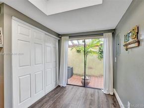 8925 Springtree Lakes Dr, Sunrise FL 33351