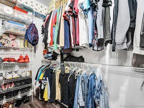 8925 Springtree Lakes Dr, Sunrise FL 33351