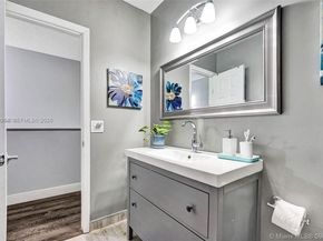 8925 Springtree Lakes Dr, Sunrise FL 33351