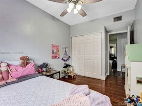 8925 Springtree Lakes Dr, Sunrise FL 33351