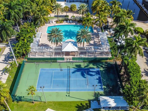 720 NE 69th St 9W, Miami FL 33138