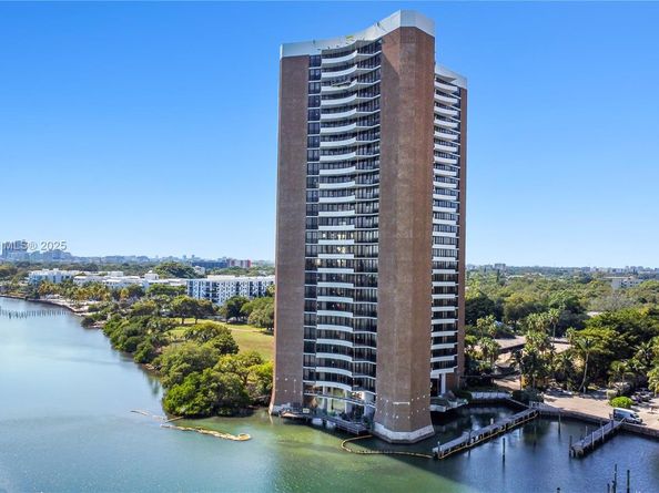 720 NE 69th St 9W, Miami FL 33138