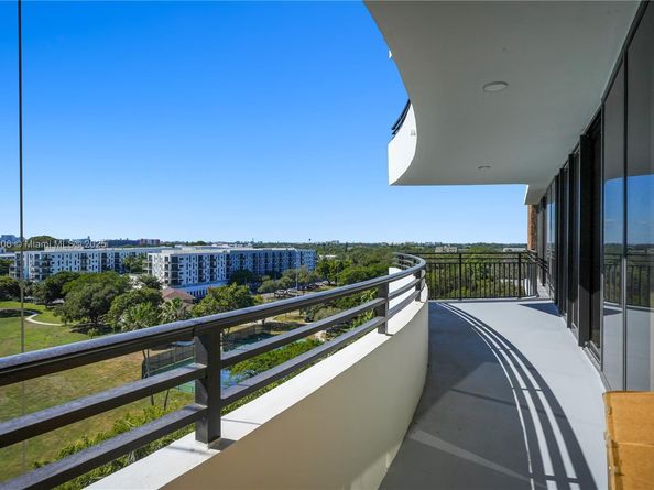 720 NE 69th St 9W, Miami FL 33138