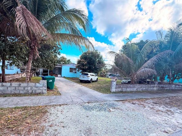 1086 NW 101st St, Miami FL 33150