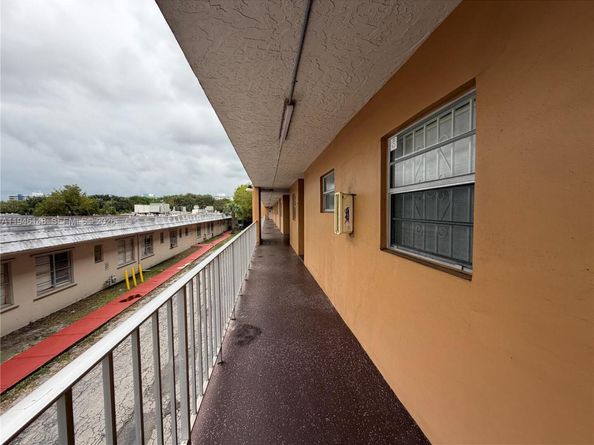 4320 Washington St 214, Hollywood FL 33021