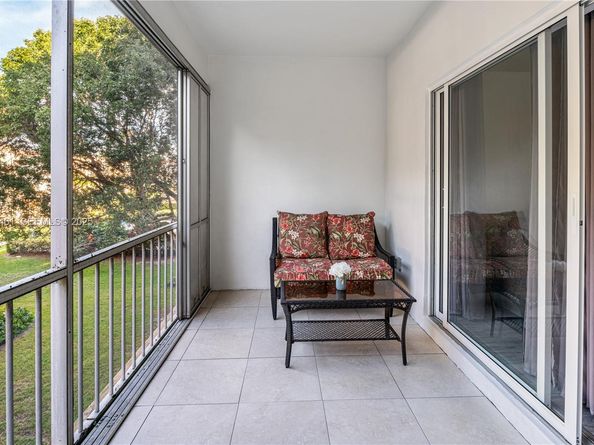 6751 Cypress Rd 207, Plantation FL 33317