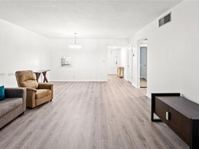 6751 Cypress Rd 207, Plantation FL 33317