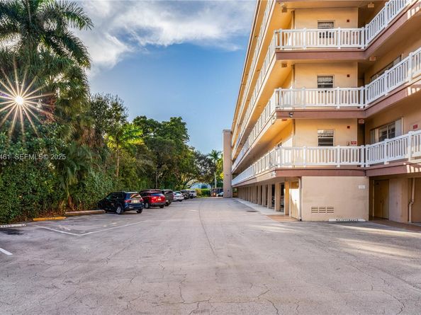 6751 Cypress Rd 207, Plantation FL 33317