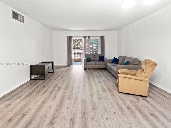 6751 Cypress Rd 207, Plantation FL 33317