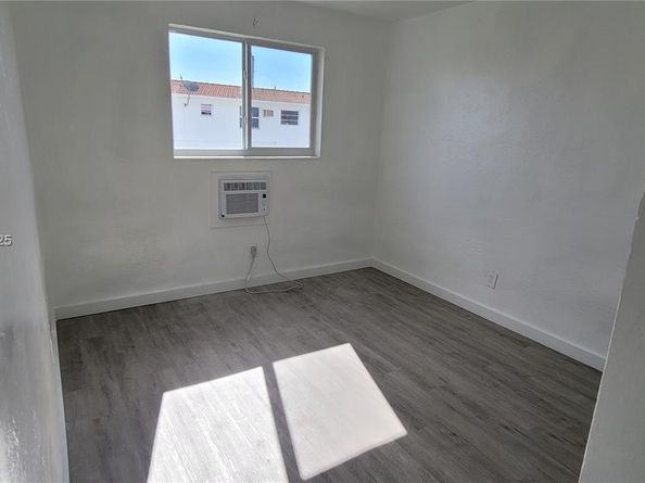 111 SW 18th Ave, Miami FL 33135