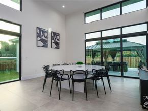 11911 NW 2 St, Plantation FL 33325