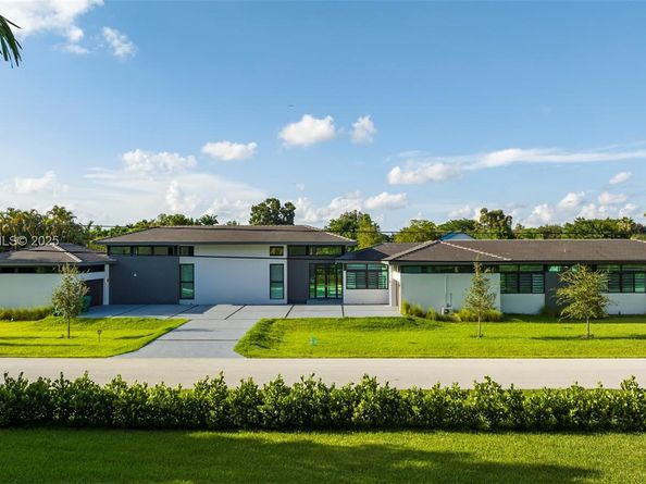 11911 NW 2 St, Plantation FL 33325