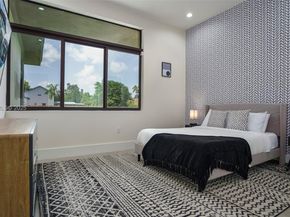 11911 NW 2 St, Plantation FL 33325