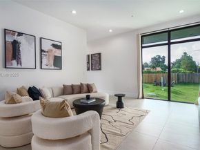 11911 NW 2 St, Plantation FL 33325