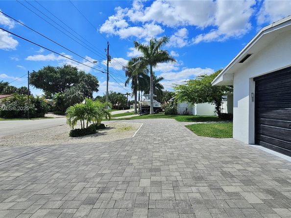 1731 SW 3rd Ave, Pompano Beach FL 33060