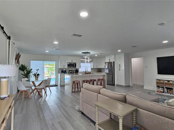 1731 SW 3rd Ave, Pompano Beach FL 33060