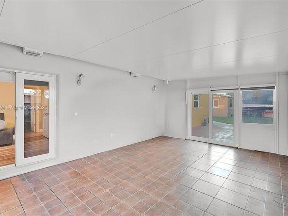 3761 NW 205th St, Miami Gardens FL 33055