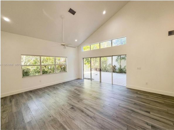 1145 W Lake St, Hollywood FL 33019