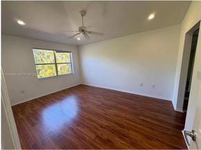 1145 W Lake St, Hollywood FL 33019