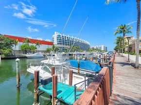 2861 NE 185th St 302, Aventura FL 33180