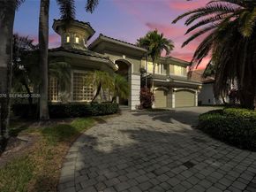 10221 Blue Palm St, Plantation FL 33324