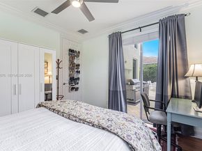 10221 Blue Palm St, Plantation FL 33324