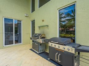 10221 Blue Palm St, Plantation FL 33324