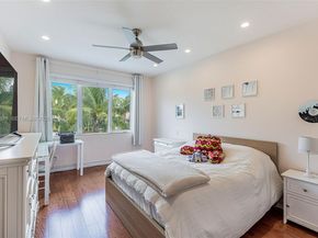 10221 Blue Palm St, Plantation FL 33324