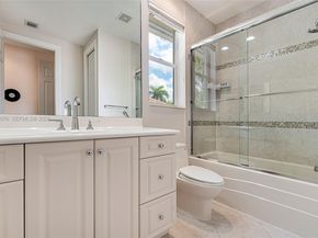 10221 Blue Palm St, Plantation FL 33324