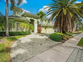 10221 Blue Palm St, Plantation FL 33324