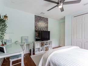 10221 Blue Palm St, Plantation FL 33324