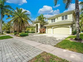 10221 Blue Palm St, Plantation FL 33324