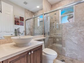 10221 Blue Palm St, Plantation FL 33324