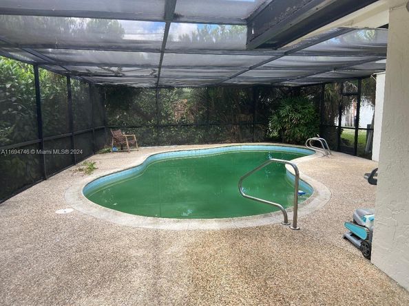 6205 Jacaranda Cir, Tamarac FL 33319