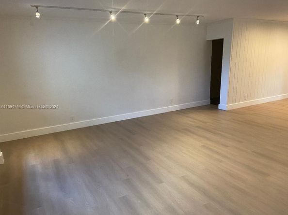 6205 Jacaranda Cir, Tamarac FL 33319