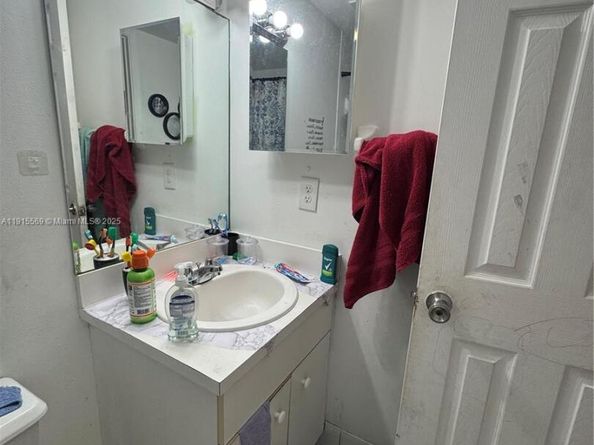 2421 NW 56th Ave 2202, Lauderhill FL 33313