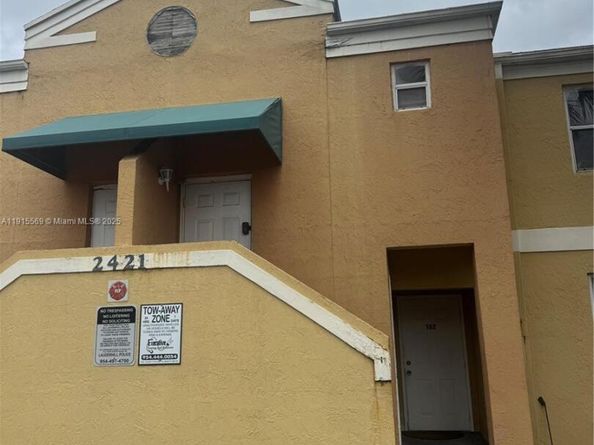 2421 NW 56th Ave 2202, Lauderhill FL 33313