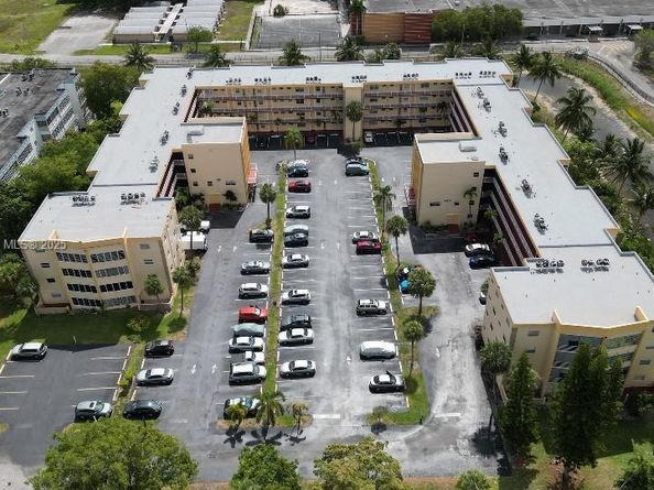 3990 NW 42nd Ave 311, Lauderdale Lakes FL 33319