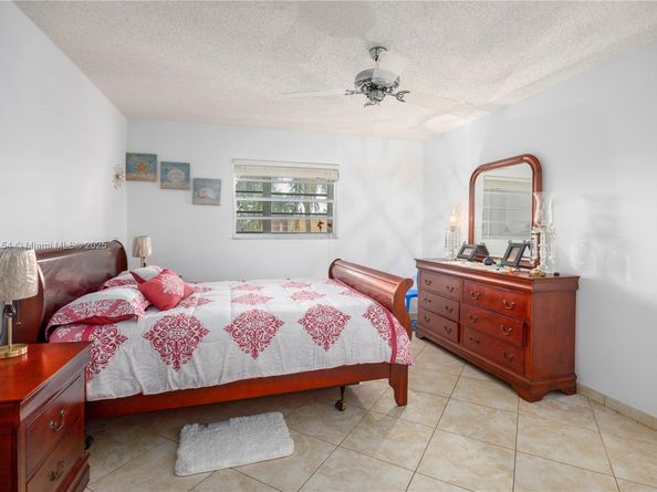 3990 NW 42nd Ave 311, Lauderdale Lakes FL 33319