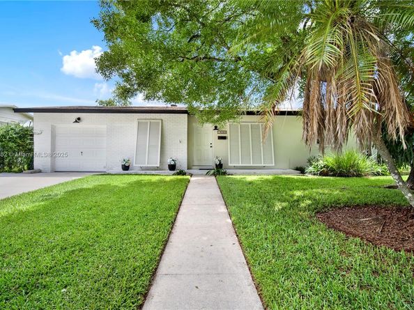 18225 SW 94th Ave, Palmetto Bay FL 33157