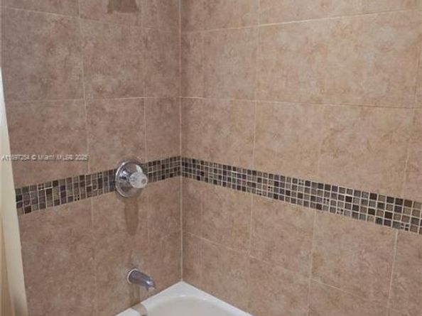 3020 Laurel Ridge Cir, Riviera Beach FL 33404