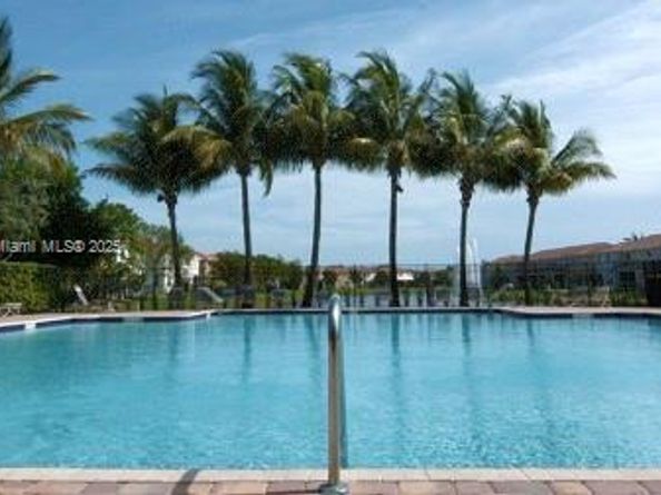 3020 Laurel Ridge Cir, Riviera Beach FL 33404