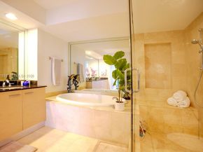 1850 S Ocean Dr 1004, Hallandale Beach FL 33009