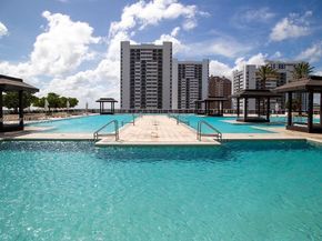 1850 S Ocean Dr 1004, Hallandale Beach FL 33009