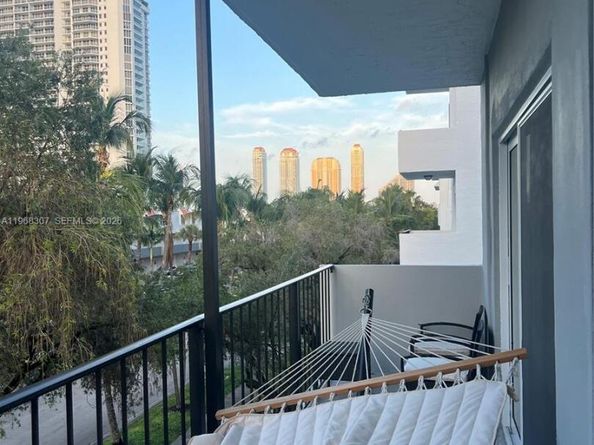 3642 NE 171st St 307, North Miami Beach FL 33160