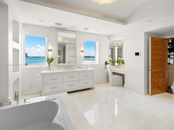 5940 N Bay Rd, Miami Beach FL 33140